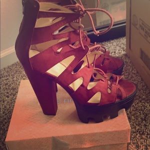 Wild diva. Size 10 chunky /platform  heel